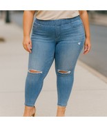 Signature by Levi Totally Shaping Pull-On Skinny Jeans - Size 28L/W39xL3... - $456.48 MXN