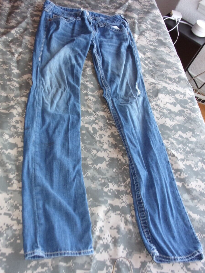 TRUE RELIGION WORLD TOUR DESIGNER BLUE JEANS SIZE 28X31.5 MADE IN THE USA - $30.59