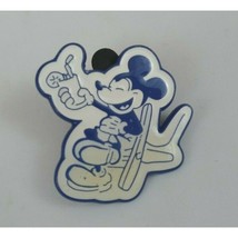 Disney Vacation Club Mickey Mouse In Lounge Chair With Drink Trading Pin - £3.80 GBP
