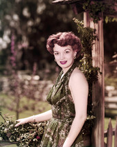 Joan Evans Publicity Pose for It Grows on Trees 1952 16x20 Canvas - £55.94 GBP