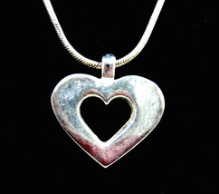 NY HEART NECKLACE Vintage Silvertone  HEAVY Open Pendant Snake Chain 16-18&quot; - £16.41 GBP