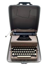 Royal Quiet Deluxe Portable Typewriter w/ Original Case Vintage 1950s - £226.93 GBP