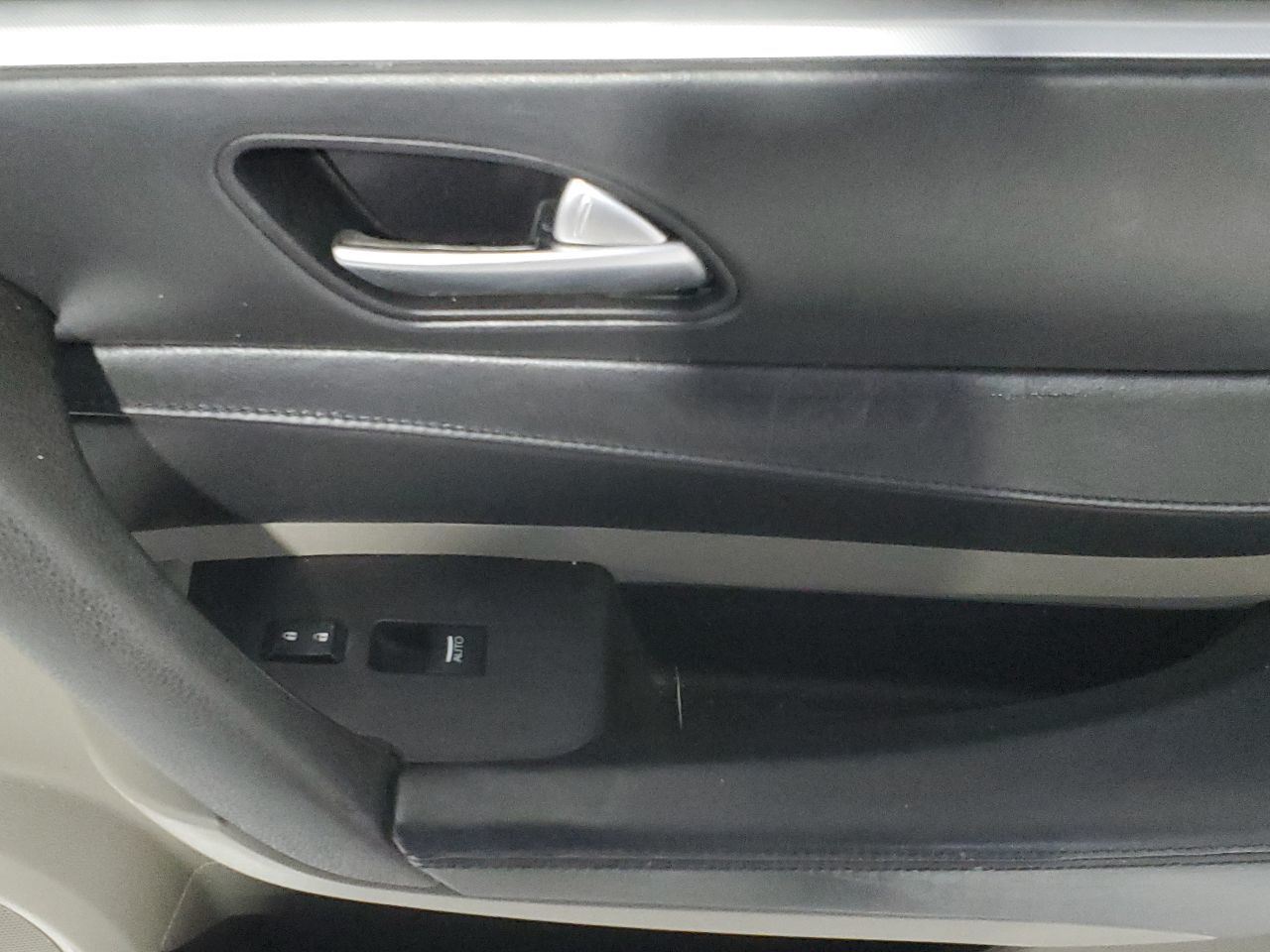 2010 Acura ZDX OEM Front Right Door Trim Panel  Item image 7