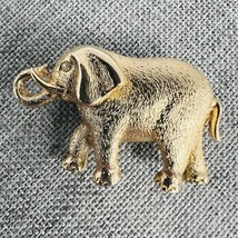 Vintage Coro Elephant Pin Brooch Gold Tone Rhinestone Eye Textured Signe... - $563.75 MXN