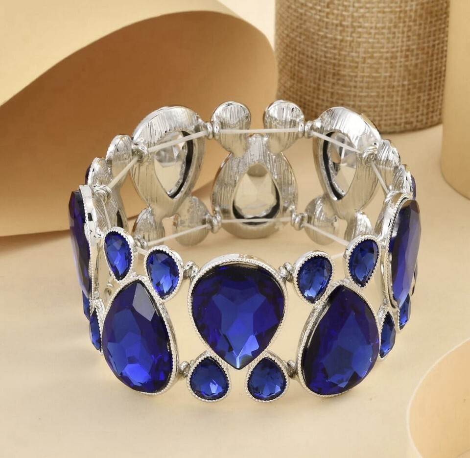 Blue Glass Bracelet in Silvertone Item image 2