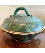 Studio art pottery stoneware Lidded Casserole pot signed LYnn Smiser Bowers - €31,66 EUR Studio art pottery stoneware Lidded Casserole pot signed LYnn Smiser Bowers - €31,66 EUR