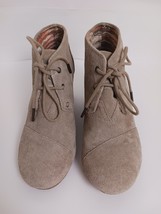 TOMS Womens Size 7 Taupe Suede Desert Wedge Booties - $420.86 MXN