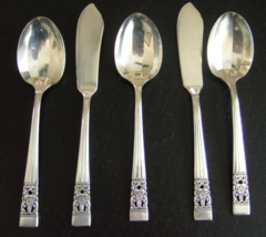 5 Pcs Oneida Community Coronation Silverplate 3 Sugar Spoons &amp; 2 Butter Knives - £11.58 GBP