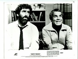 DIRTY TRICKS-1981-8X10 PROMO STILL-ELIOTT GOULD-RICH LITTLE-COMEDY-BASED... - $19.40