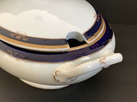 Arabia Finland White Cobalt Blue &amp; Gold Covered Tureen Mark Dating 1949-1964 - £192.73 GBP