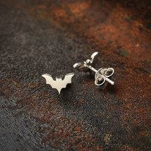 Sterling Silver Flat Tiny Bat Post Earrings 5x8mm - €16,95 EUR