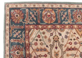 Brand New Eva Wool Persian Style Area Rug - 5&#39; x 8&#39; - $7,489.63 MXN