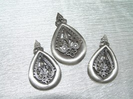 Vintage Ornate Silvertone Teardrop Pin Brooch &amp; Post Earrings for Pierced Ears  - £9.58 GBP