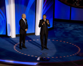 Barack Obama and Joe Biden speak to 2008 Democratic Convention DNC Photo Print - £7.07 GBP