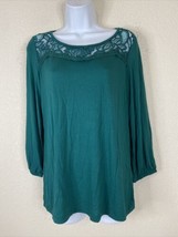 Liz Claiborne Women Size S Green Stretch Knit Lace Embellished Blouse 3/... - $7.38