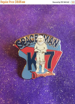ON SALE 1998 Disneyland Tomorrowland Spaceman K7 Attraction Series Pin  ... - $16.96