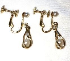 Vintage Napier  Drop caged Pearl Dangling screw back Earrings in Gold Tone - £20.05 GBP