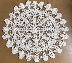 Vintage Round White Doily Scallop Edges 12&quot; Handmade - £8.96 GBP