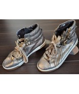 MICHAEL KORS Women&#39;s 6.5M Shoes Hi Top Shoes Good condition Sivery Gold - $732.53 MXN