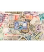 50 World Banknotes. Europe, Asia, Central &amp; South America. - $2,273.93 MXN