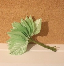 Vintage Light GREEN CRAFT WIRED Rose Leaves STEMS 2&quot; - SET 25 - $9.85