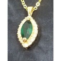 Vintage Womens Necklace Oval Pendant Football Shape 18 Inch Green &amp; Clea... - $224.18 MXN