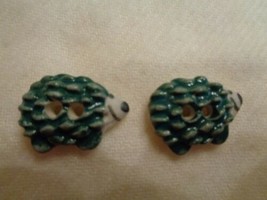 Novelty Buttons - Handmade (new) (2) 1&quot; Hedgehogs \ Dark Green - £3.85 GBP