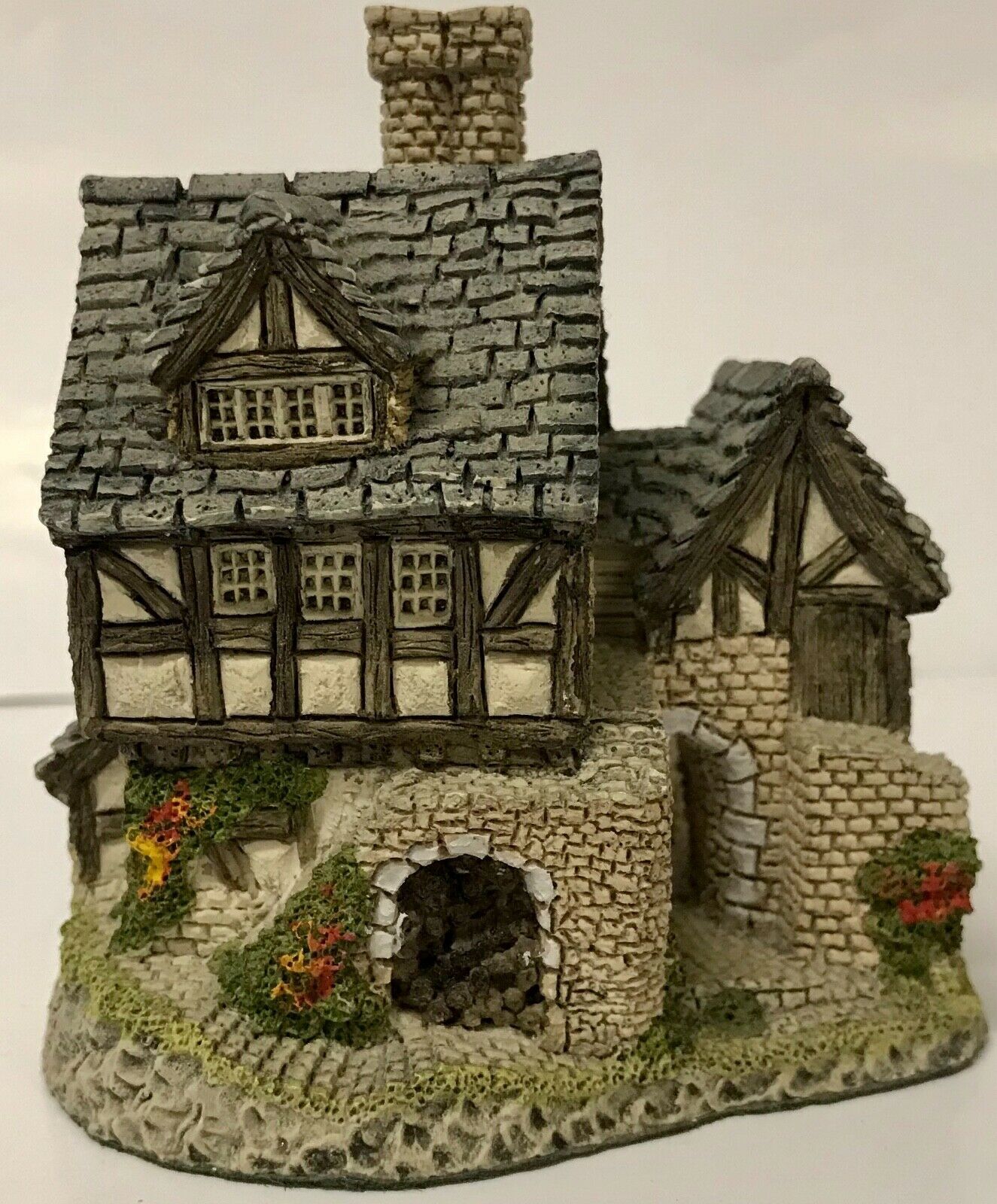 David Winter Cottages At The Centre Of The Village Collection THE BAKEHOUSE 1983 - $12.94