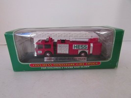 HESS 1999 MINIATURE FIRE TRUCK BOXED WITH DISPLAY WORKS  LotD - $7.02