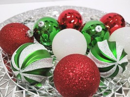 (10) Christmas Grinch Peppermint Red Green Glitter Plastic Ornaments 2.5&quot; Decor - £14.23 GBP