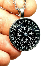 Vegvisir Viking Compass Halskette Anhänger Way Finder Nordic Stave Runic Norse - $5.94