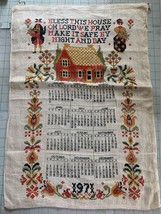 Vintage 1971 linen Calendar towel 17x25 - $10.45