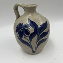 Williamsburg WPF Pottery 2002 Jug-Shaped Vase, Blue Flower - $26.11
