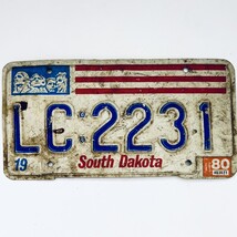 1980 United States South Dakota Base Passenger License Plate LC:2231 - $225.96 MXN