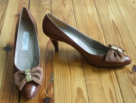Vtg Rangoni Kabala 9 AA Narrow Brown Leather Large Bow Heels Italy - $22.80