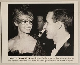 1959 Magazine Photo Movie Actress Brigitte Bardot Talks to Reporter - £7.86 GBP