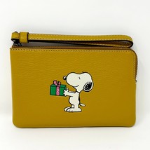 Coach X Peanuts Corner Zip Wristlet With Snoopy Present Motif Flax Multi... - $116.82