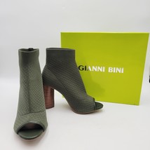 GIANNI BINI Bergen Olive Green Stretch Peep Toe Sock Booties Sz 9 M - $607.18 MXN GIANNI BINI Bergen Olive Green Stretch Peep Toe Sock Booties Sz 9 M - $607.18 MXN