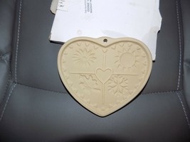 1997 Seasons of the Heart cookie mold Family Heritage Collection Pampered Chef - $18.25