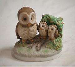 Vintage Bisque Owl w Babies on Tree Stump Bird Figurine Curio Cabinet Shelf - £11.67 GBP