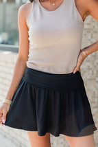 Black Wide Waistband Ruched Skort - $219.33 MXN