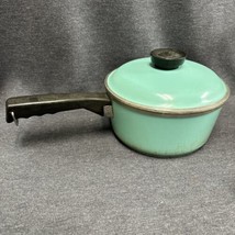 Vintage CLUB Turquoise Teal Aluminum 1.5 quart Pot Sauce Pan Lid 2pc - £17.40 GBP