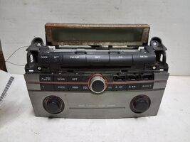 06 07 Mazda 3 AM FM XM CD radio receiver OEM BR9E 66 AR0 missing three b... - €27,84 EUR