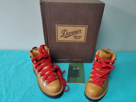 Danner Mountain Light Cascade Hiking Boots, Women 5.5 M (31521) - £187.95 GBP