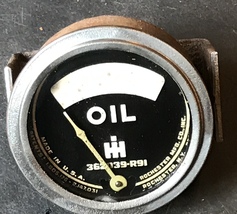 Oil Gsuge oriignal IH Farmall # 3-R91  ...has IH script in face  - £11.96 GBP