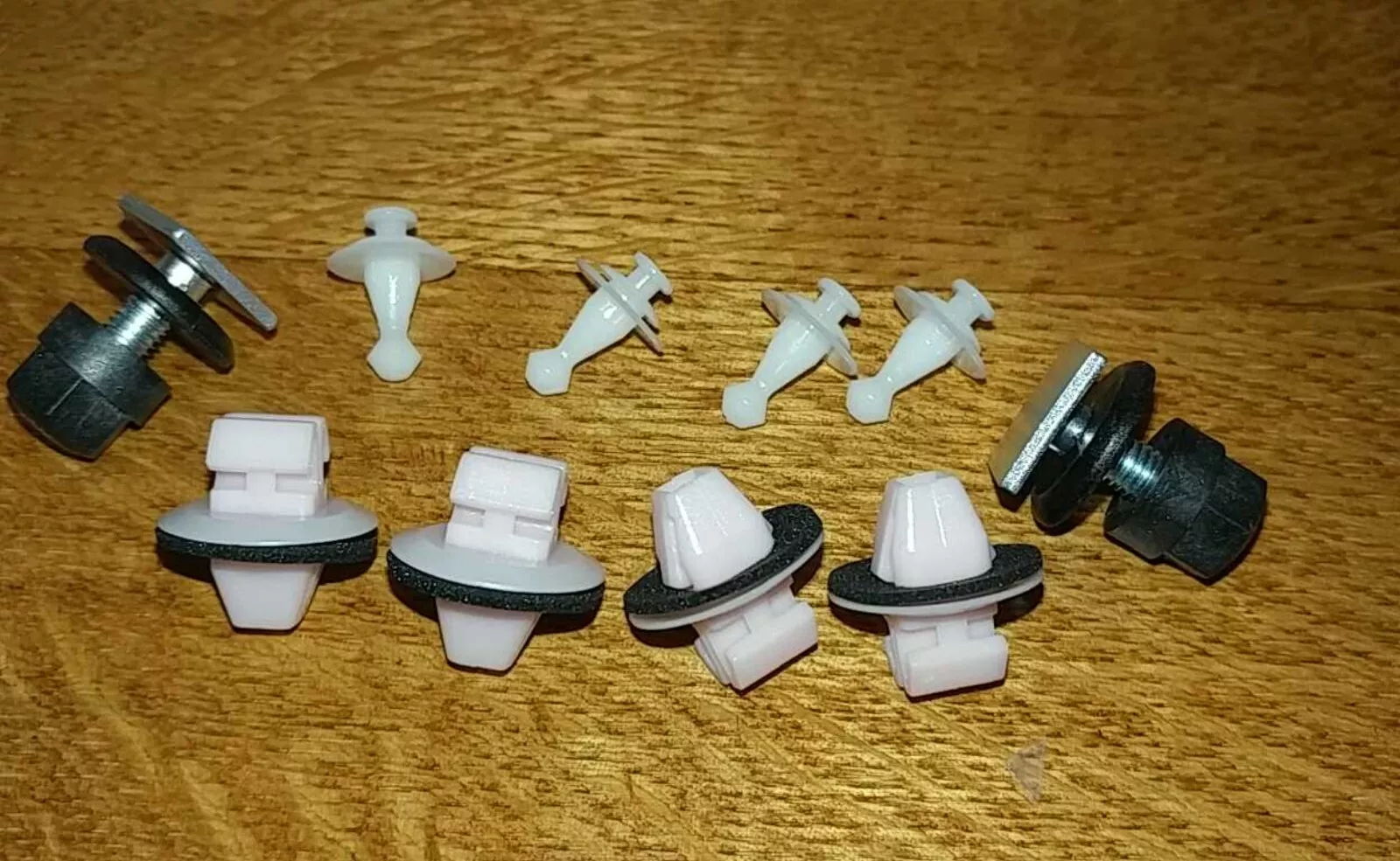 Lexus GS300 97-2005 Front door moulding clips (12pcs) - $136.16 CAD
