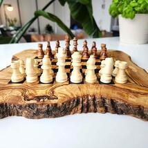 Olive Wood Chess Board with Vibrant Epoxy Squares. - $1,501.68 MXN