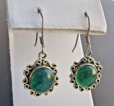 VINTAGE 925 STERLING SILVER OVAL 11x8 mm. GREEN MALACHITE FILIGREE EARRINGS - $703.88 MXN