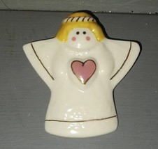 Vintage Gold Tone Ivory Color Ceramic Pink Heart Angel Pin - $111.76 MXN