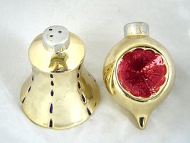  Vintage Russ Berrie Co. CHRISTMAS Ornament Salt And Pepper Shakers - $12.99